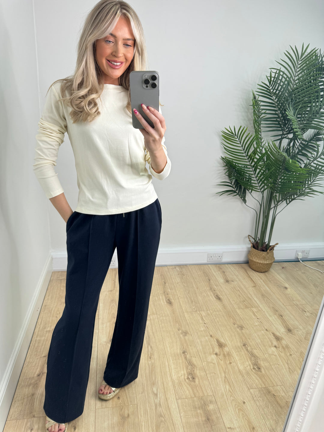 Amara Basic Tee - Cream