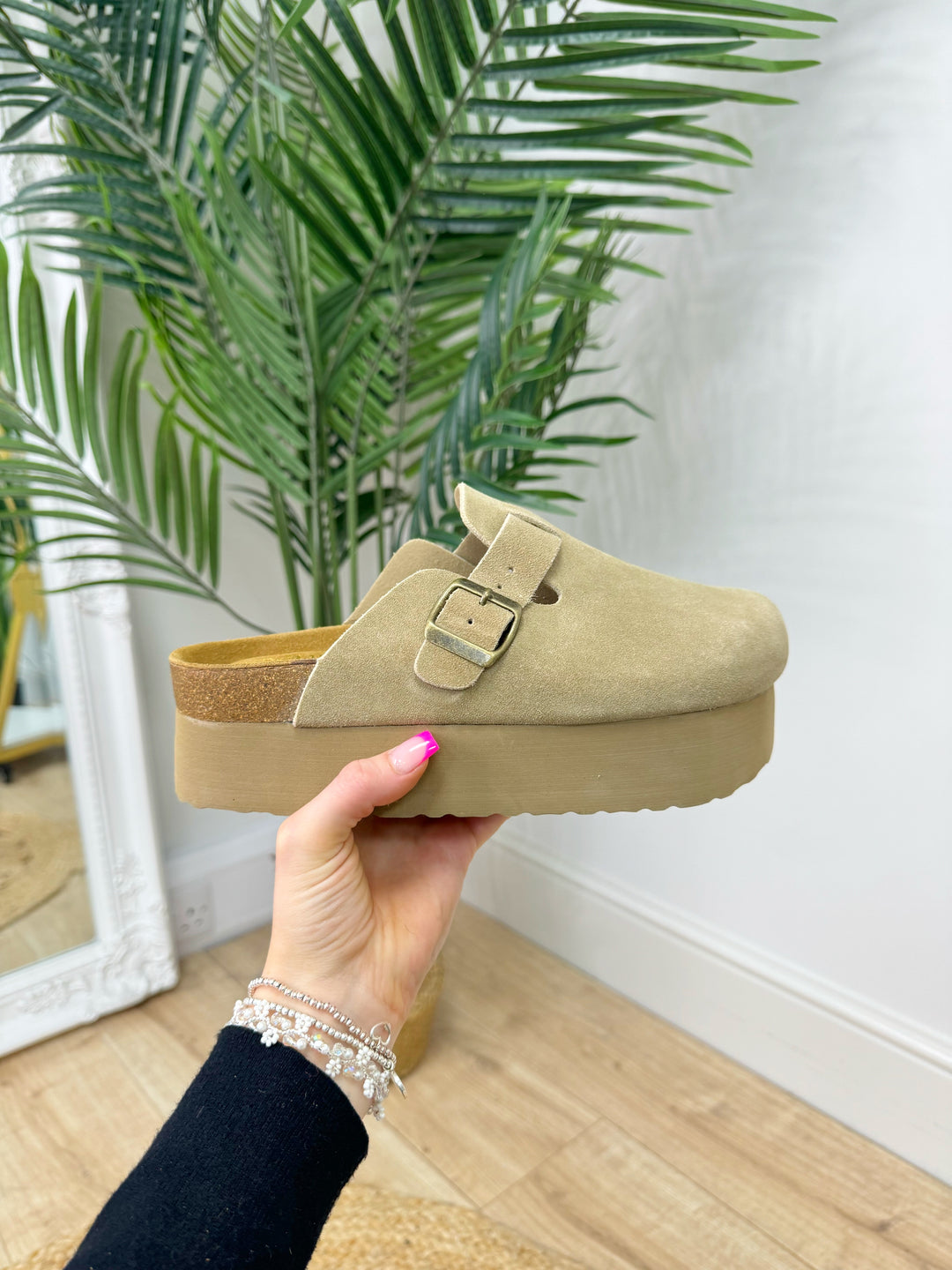 Elodie Clogs - Sand