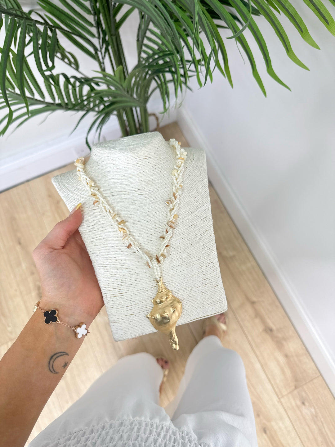 Shell Necklace - Premium Style