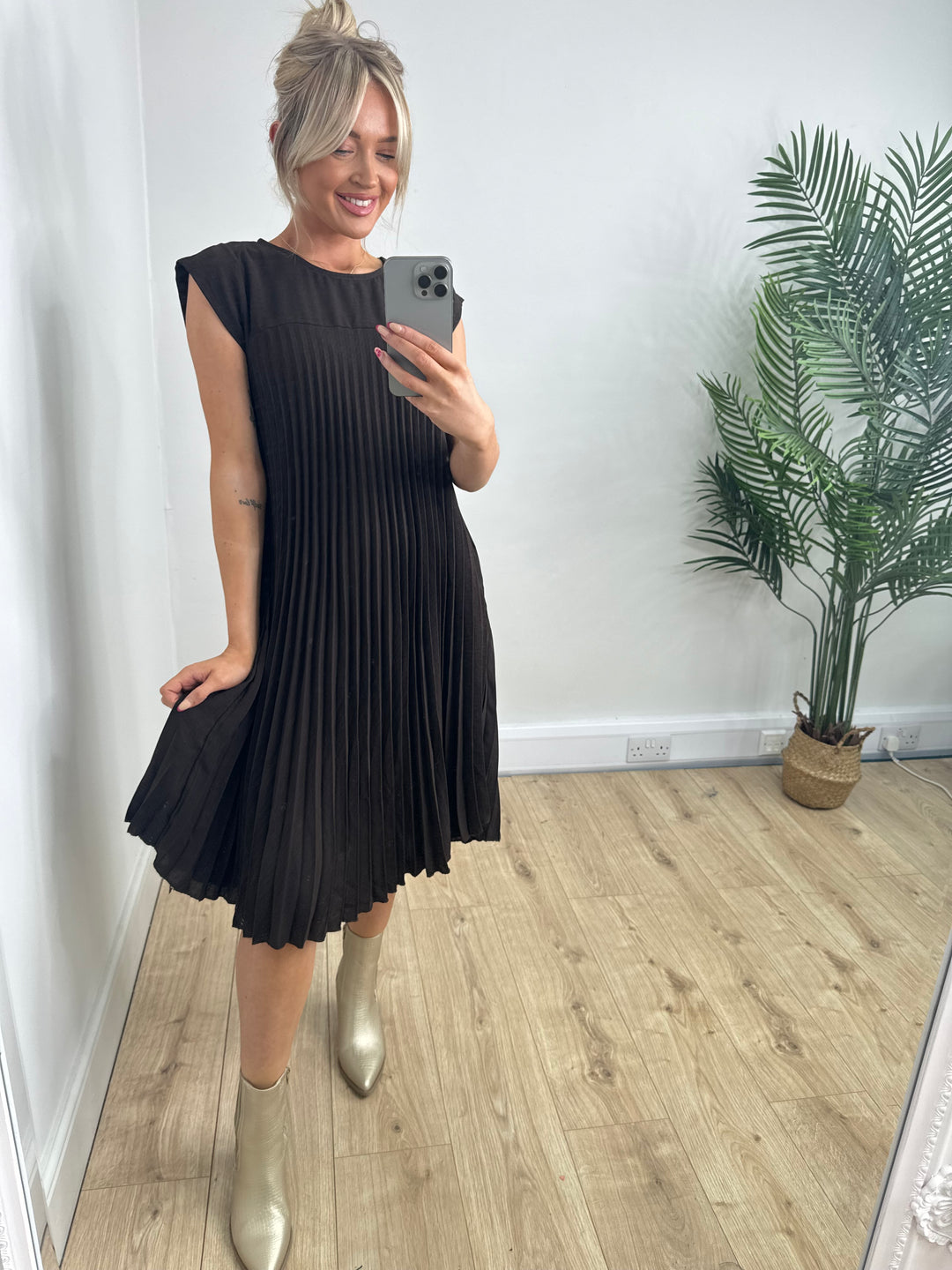 Miranda Pleated Dress - Chocolate