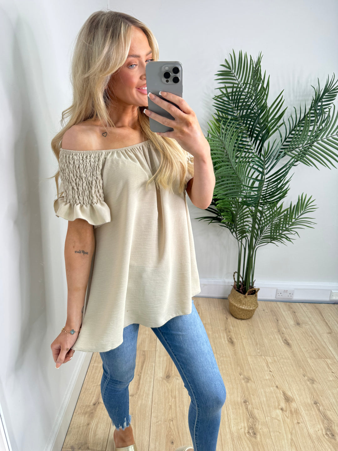 Etta Bardot Top - Beige