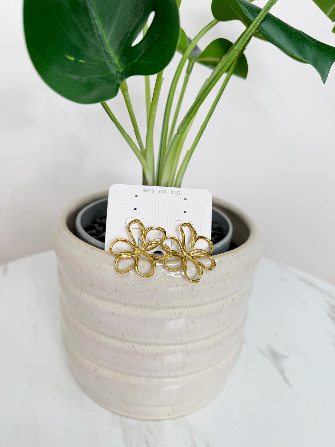 Flower Hollow Earrings - Gold