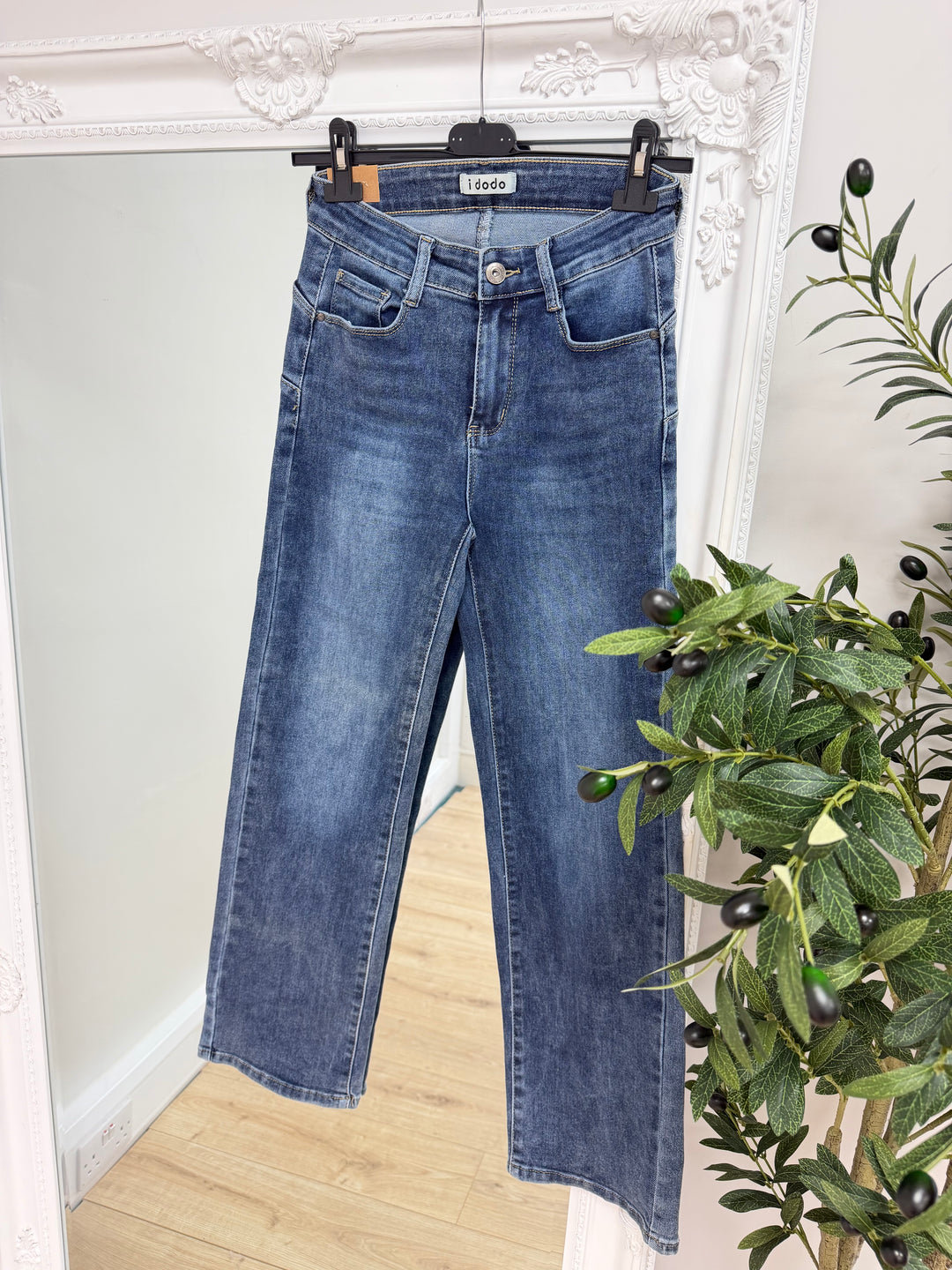 Midwash Wide Leg Jean