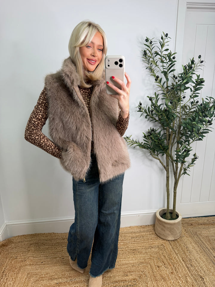 Alice Faux Fur Gillet - Mocha