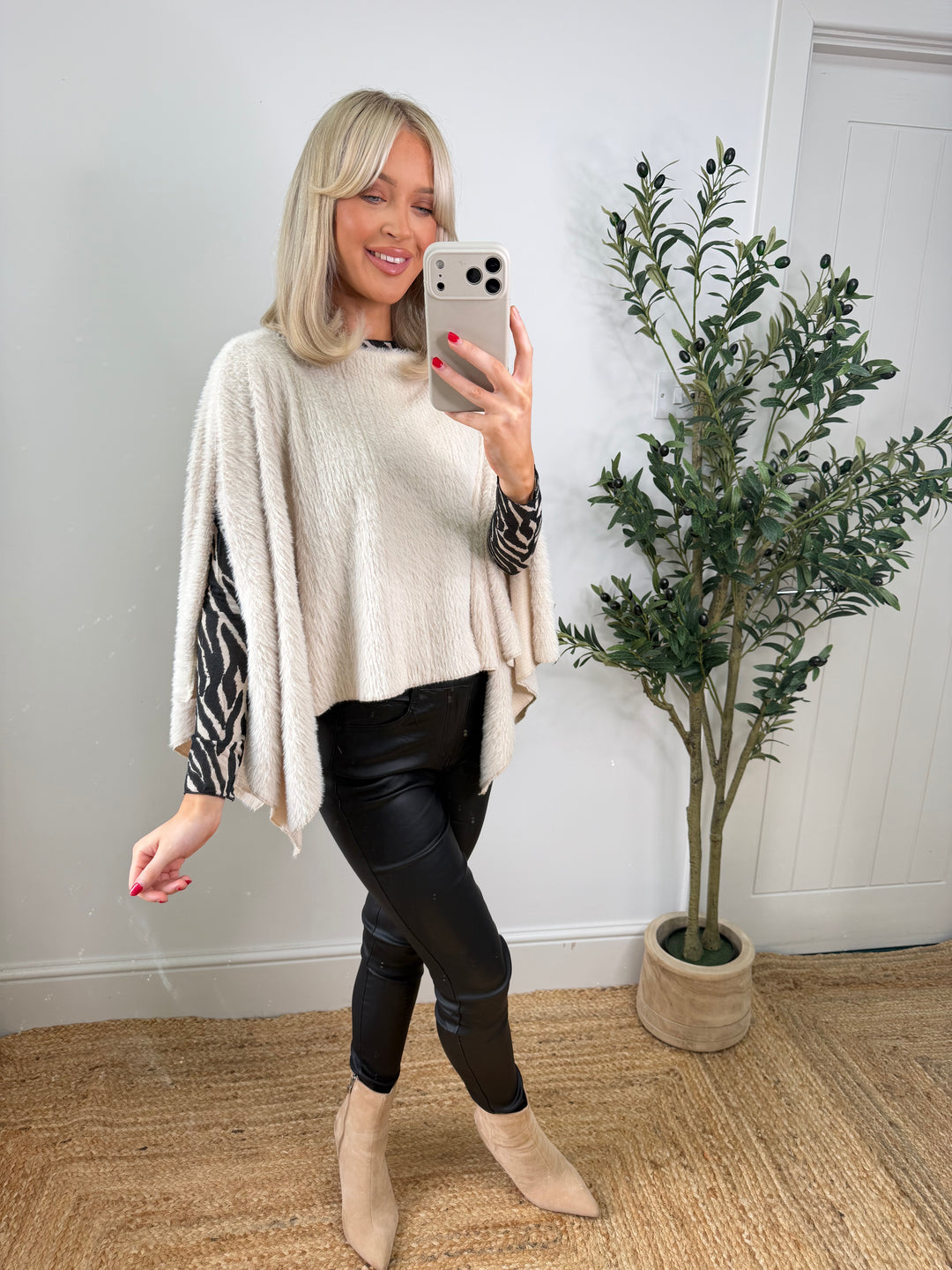 Lissy Faux Fur Poncho - Cream