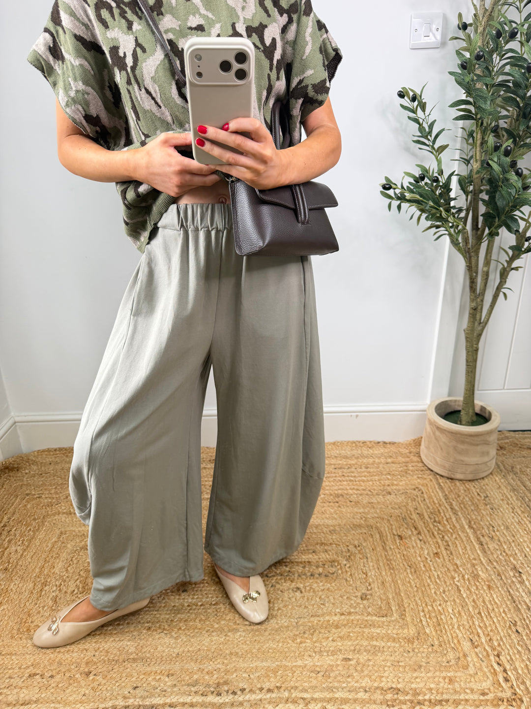 Casey Wideleg Barrel Joggers - Mocha