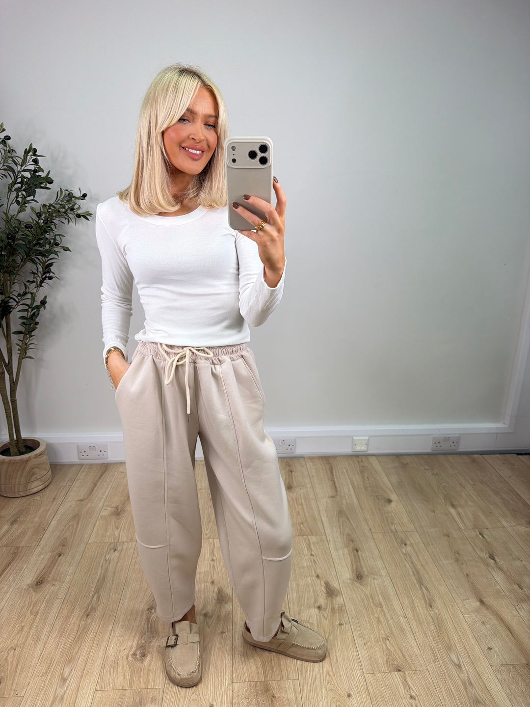 Ribbed Round Neck Basic Top - White