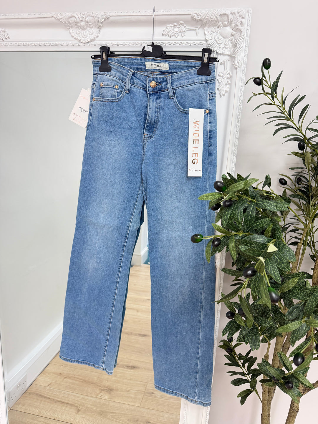 Wide Leg Light Wash Jeans