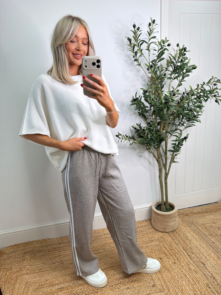 2 Stripe Joggers - Mocha