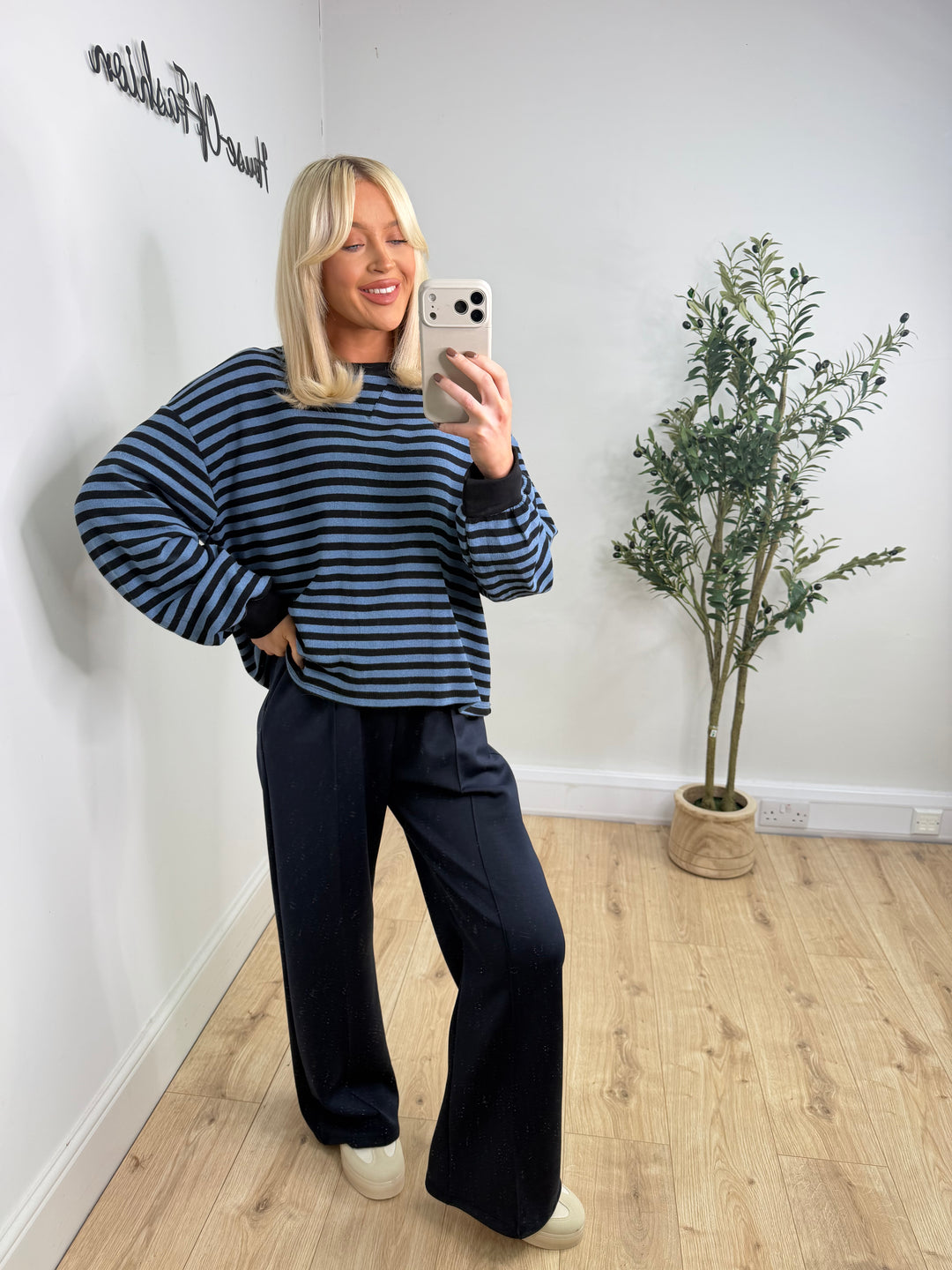 Saffron Sweatshirt - Navy