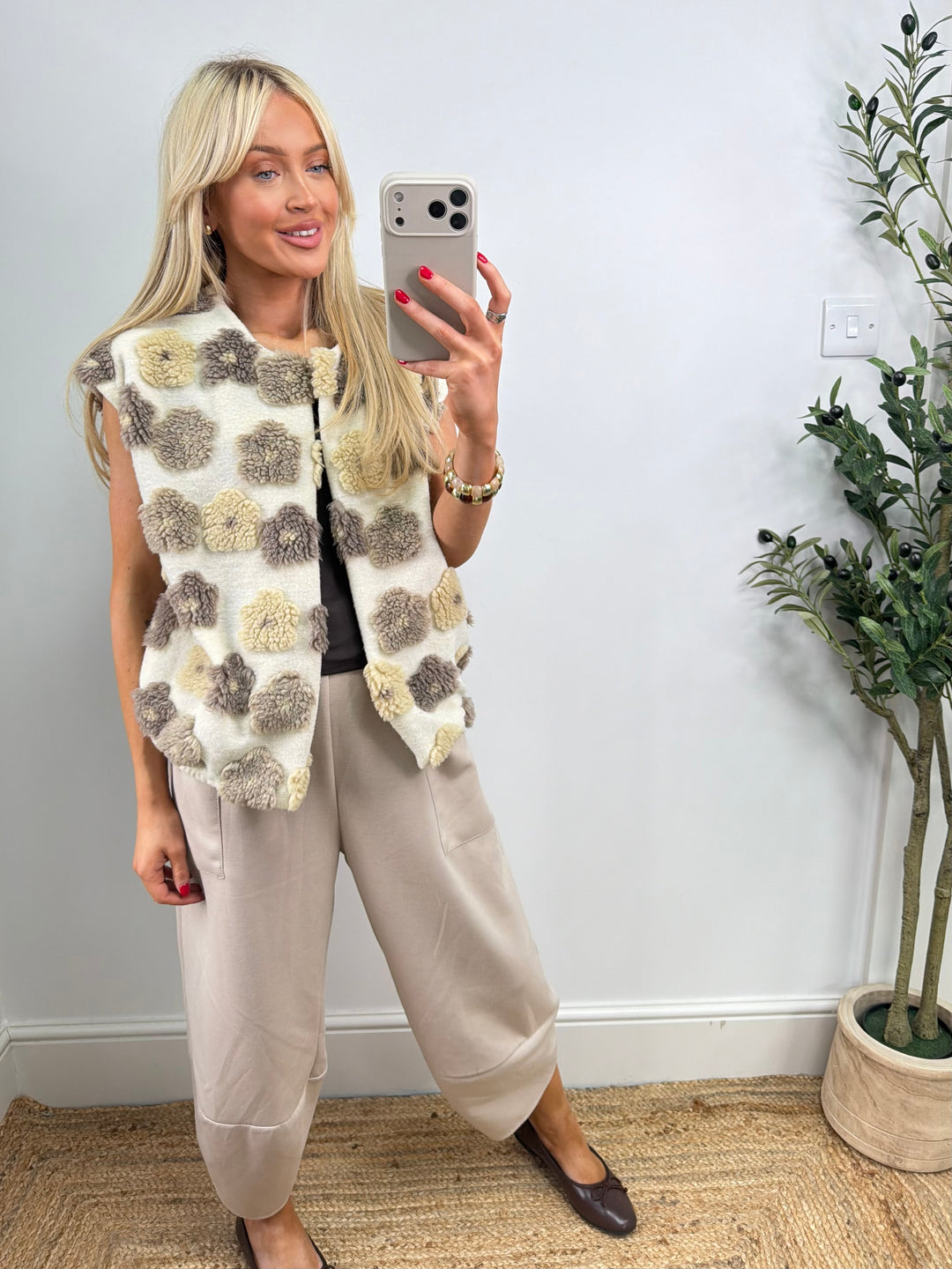 Vicki Flower Gillet - Mocha