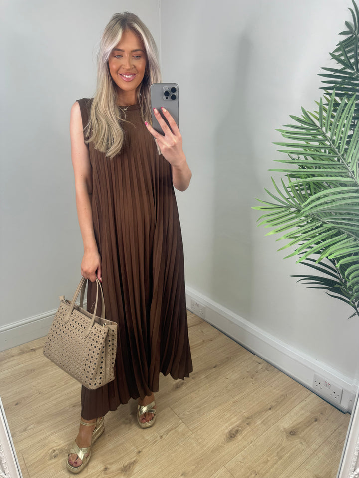 Pleated Maxi - Chocolate