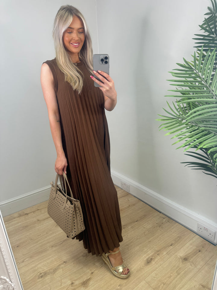 Pleated Maxi - Chocolate