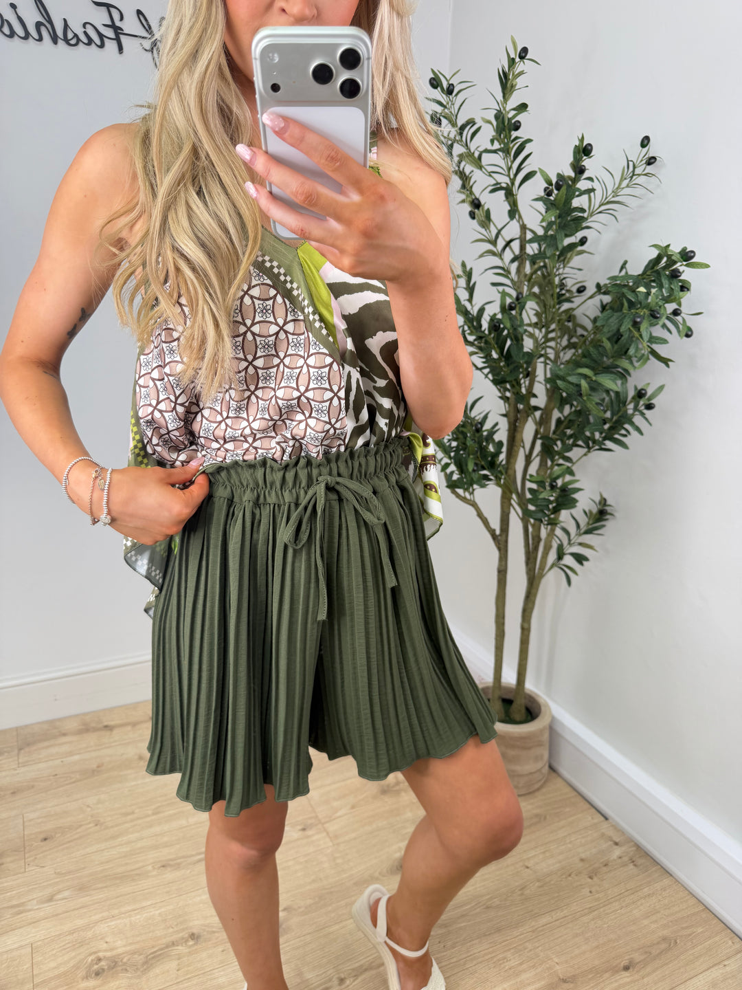 Jessie Pleated Shorts - Khaki