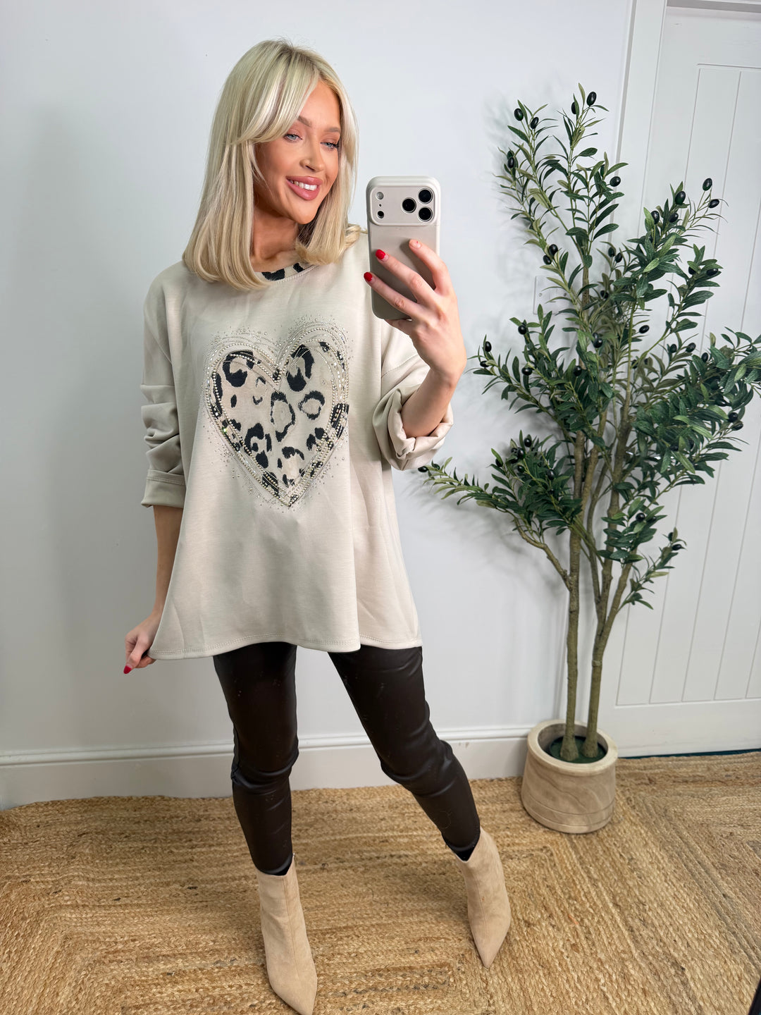 Tillie Heart Sweatshirt - Beige