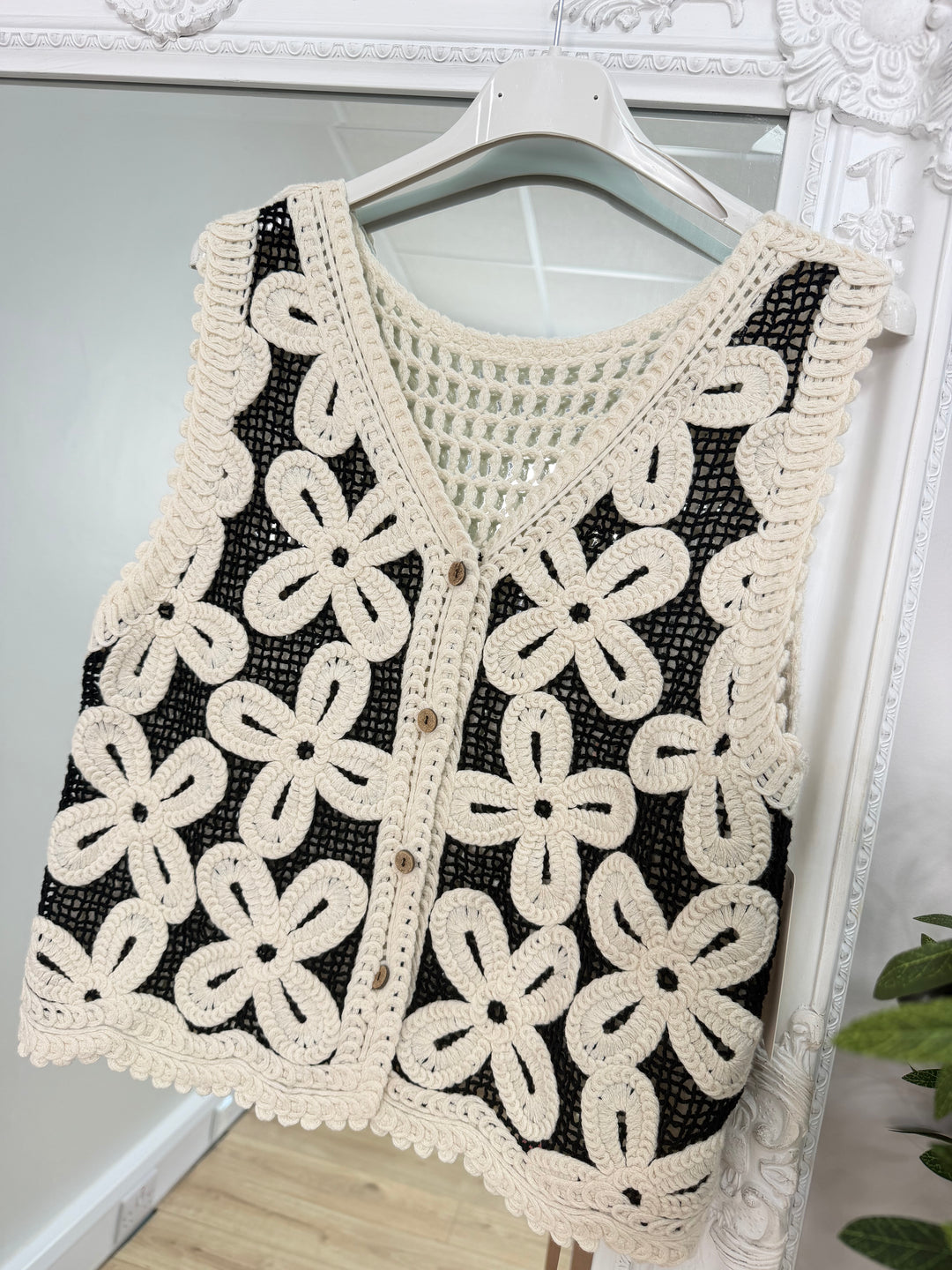 Crochet Flower Tank Top - Black