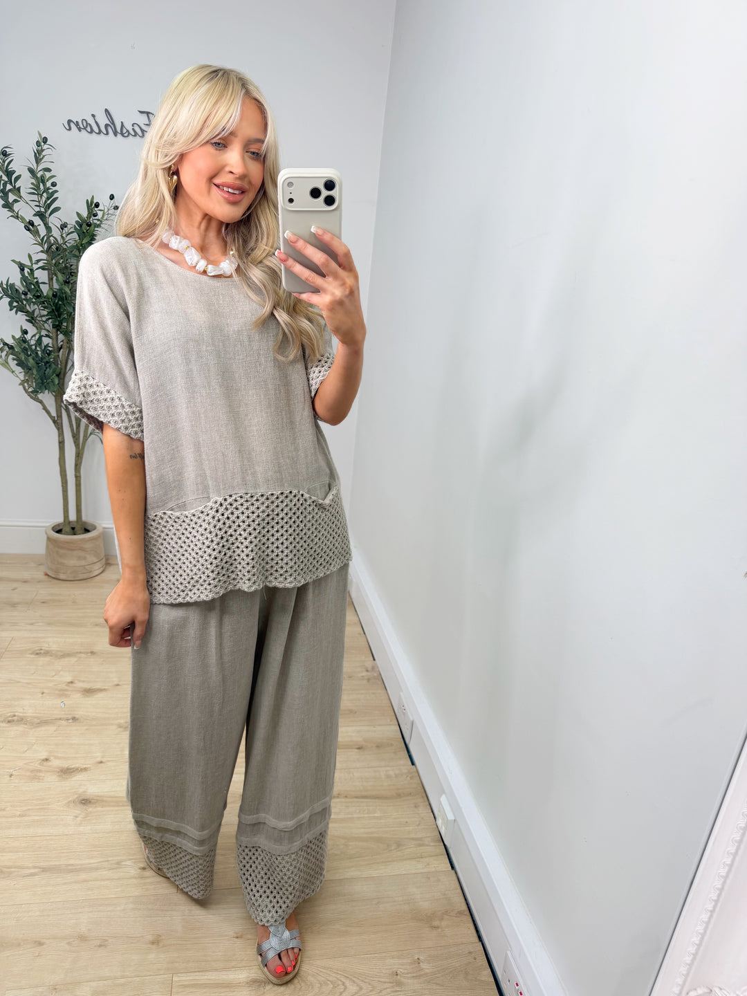 Oslo Mesh Pocket Top - Mocha