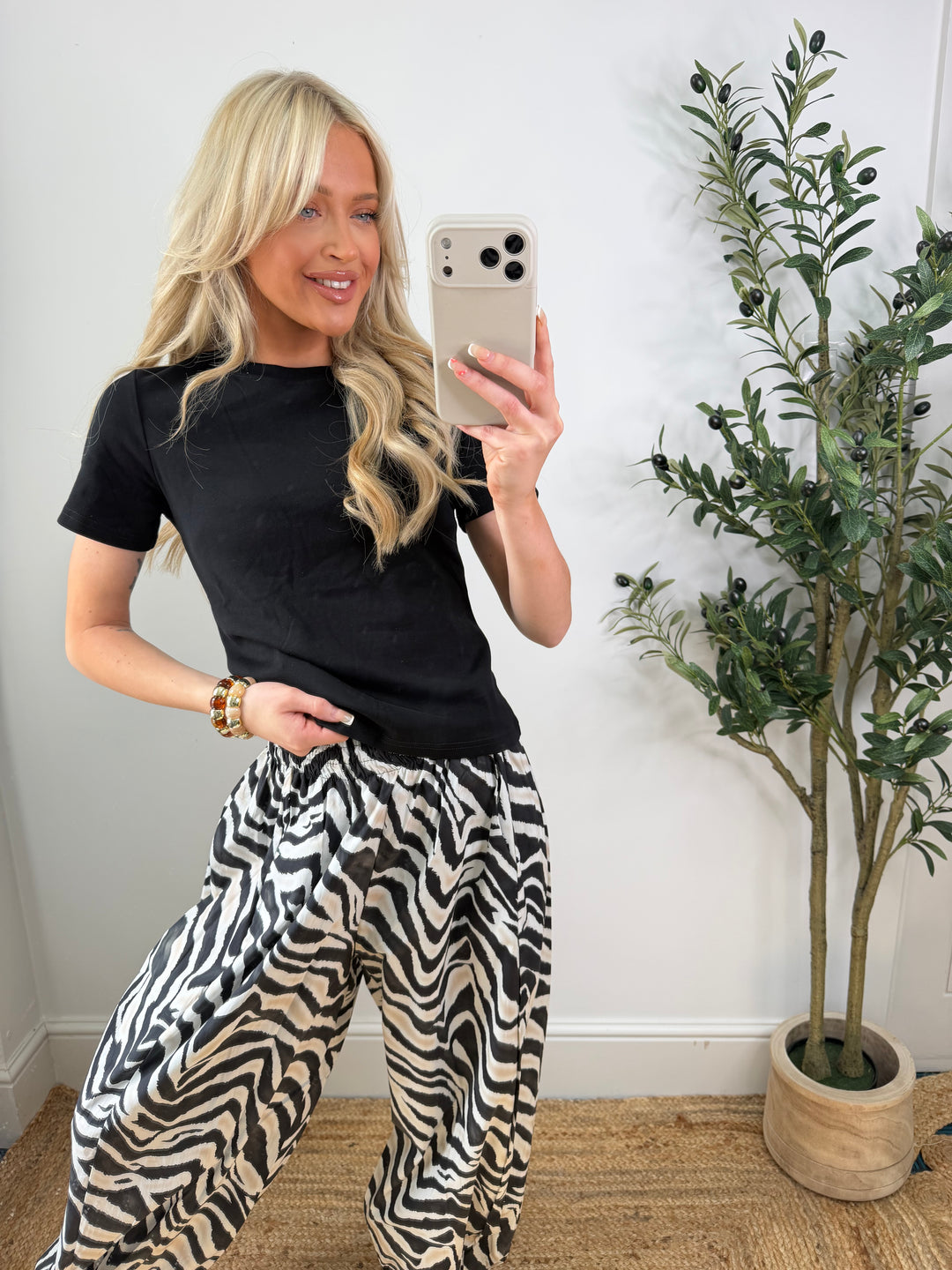 Short Sleeved Basic Top - Black