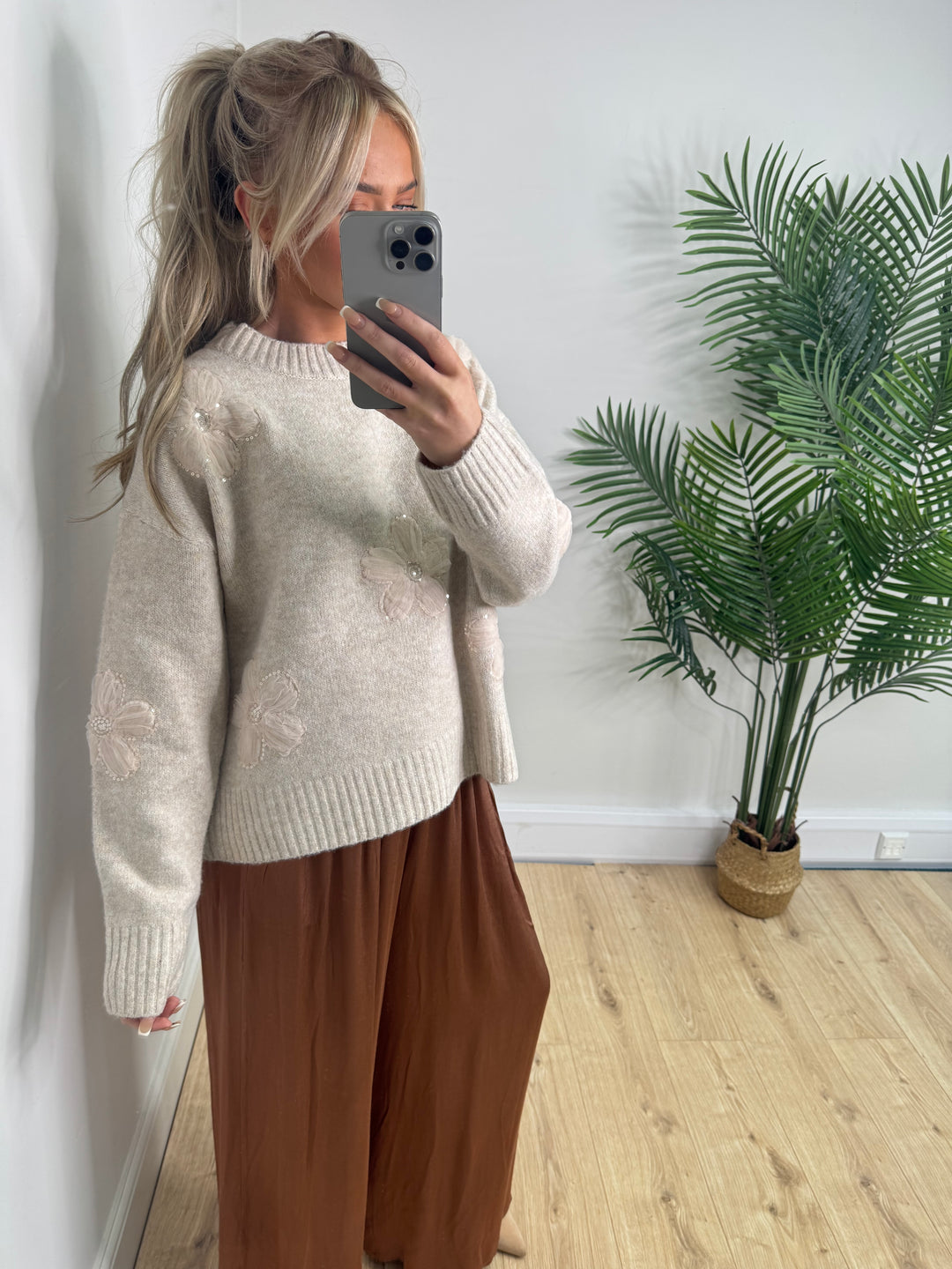 Sophie Flower Knit - Beige