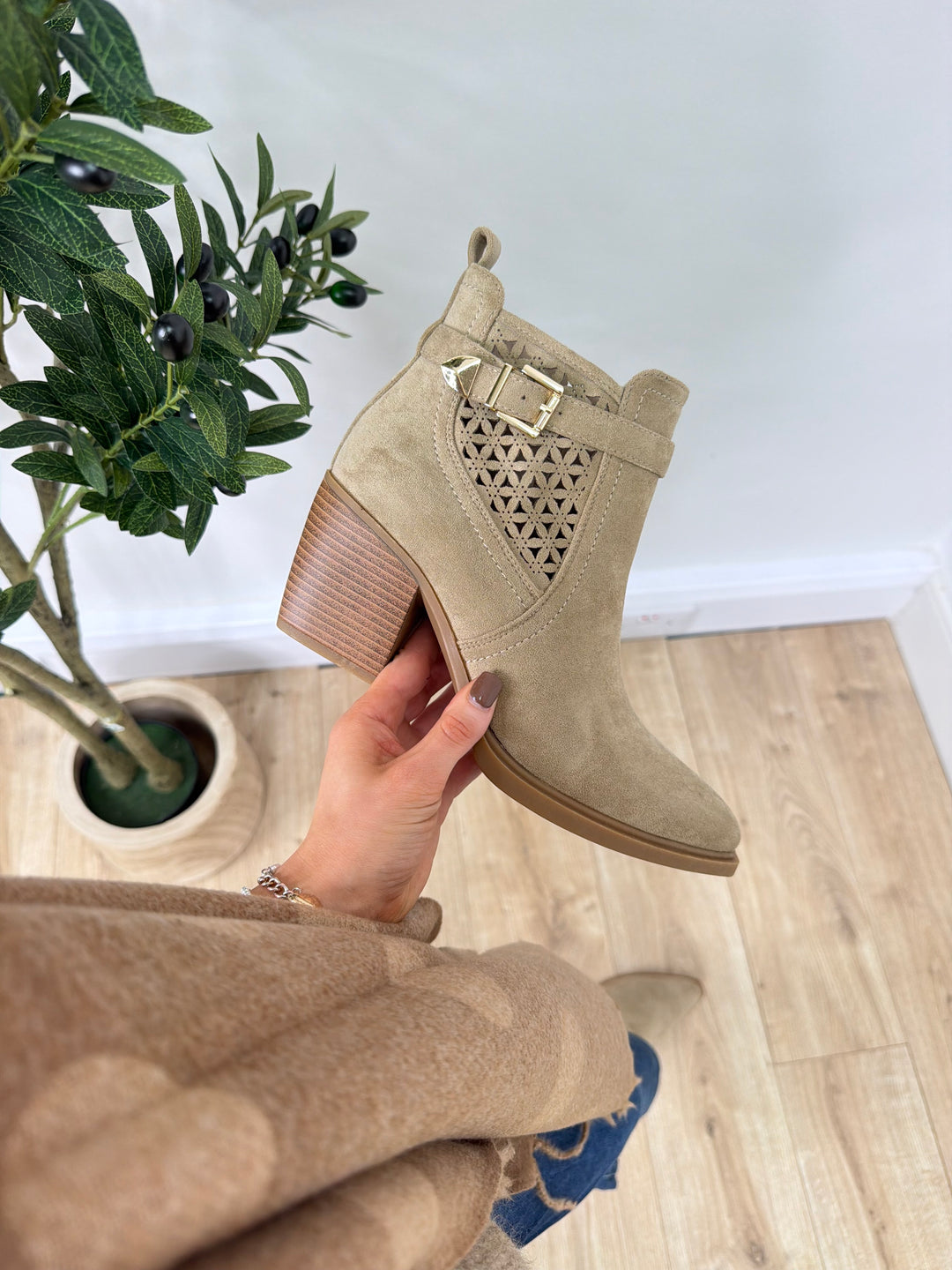Karina Boot - Beige