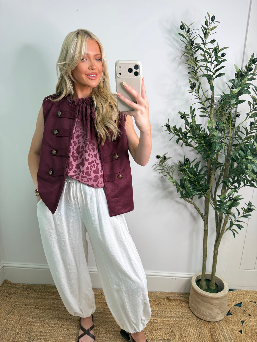 Montana Military Gillet - Wine
