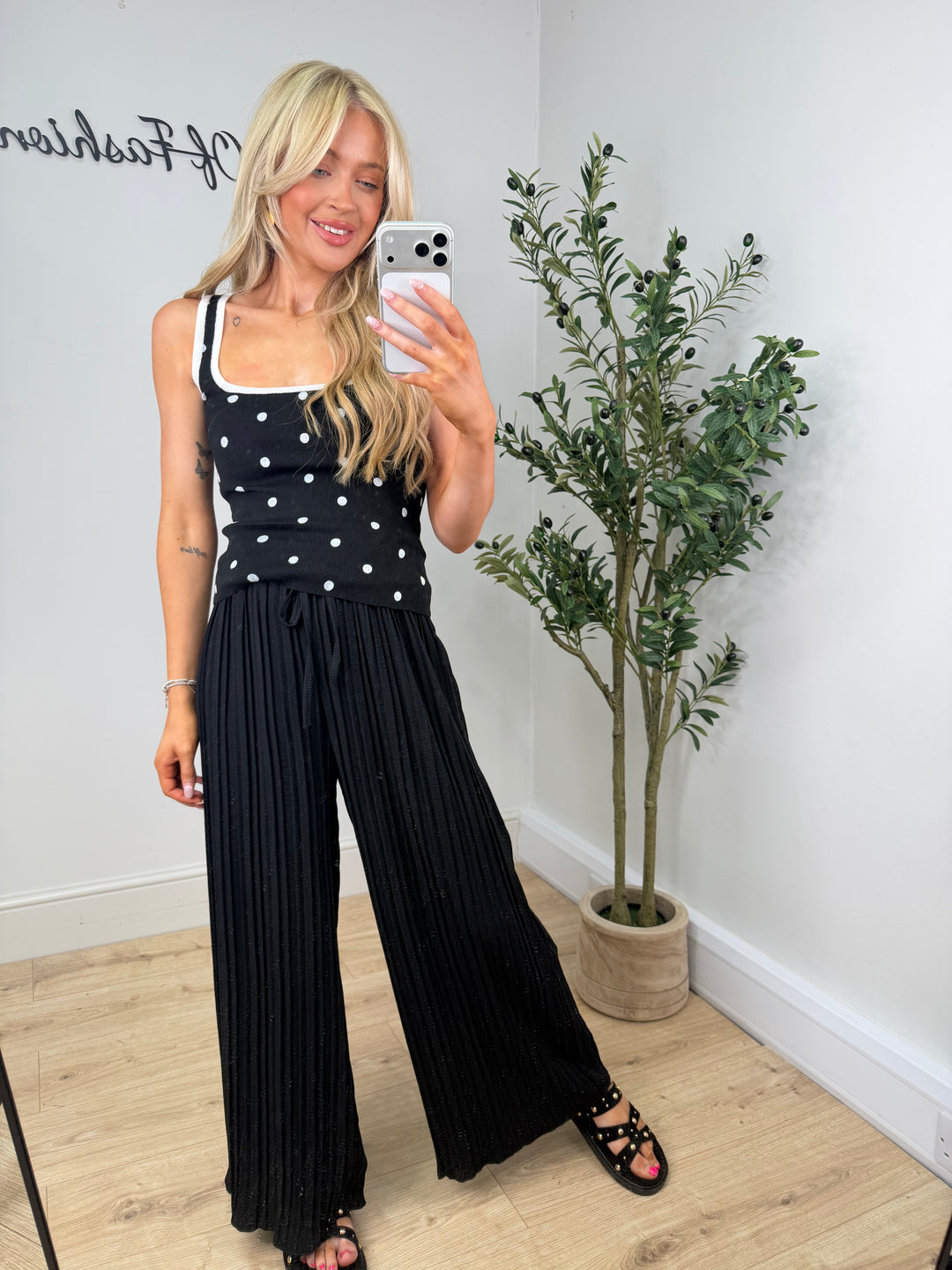Pleated Trousers - Black
