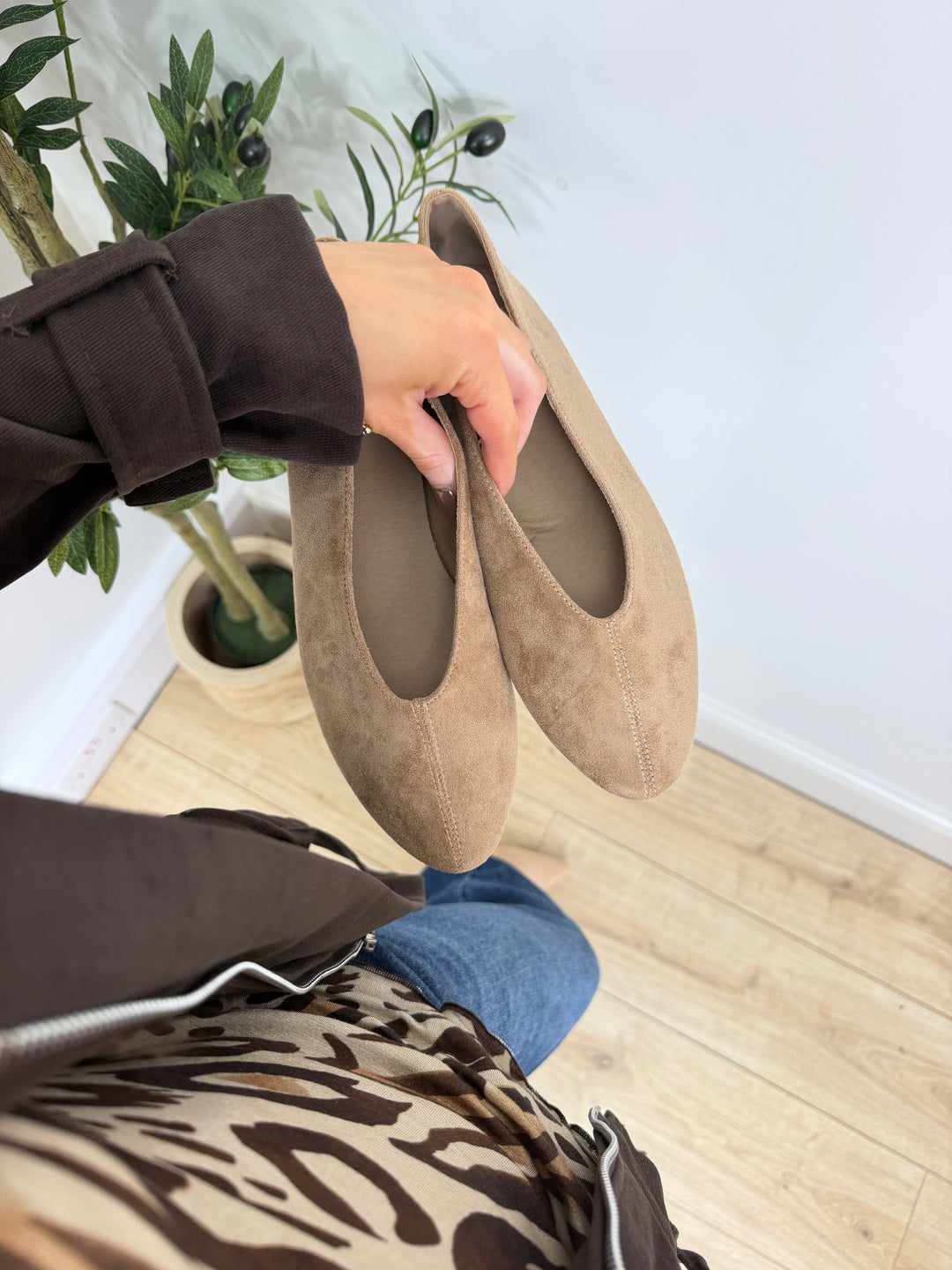 Mattie Ballet Pumps - Suede Beige