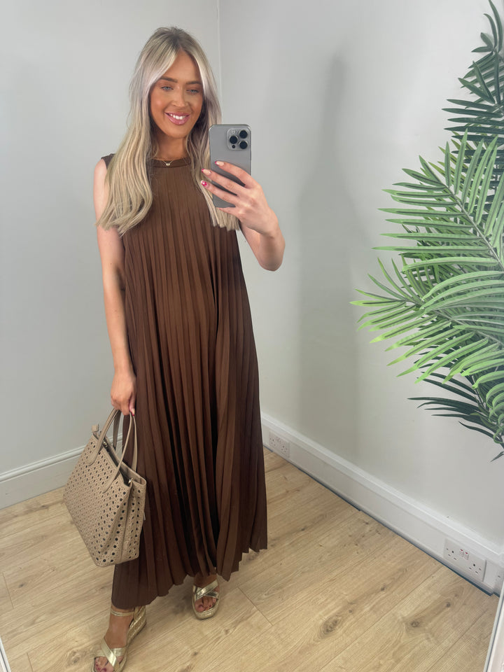 Pleated Maxi - Chocolate