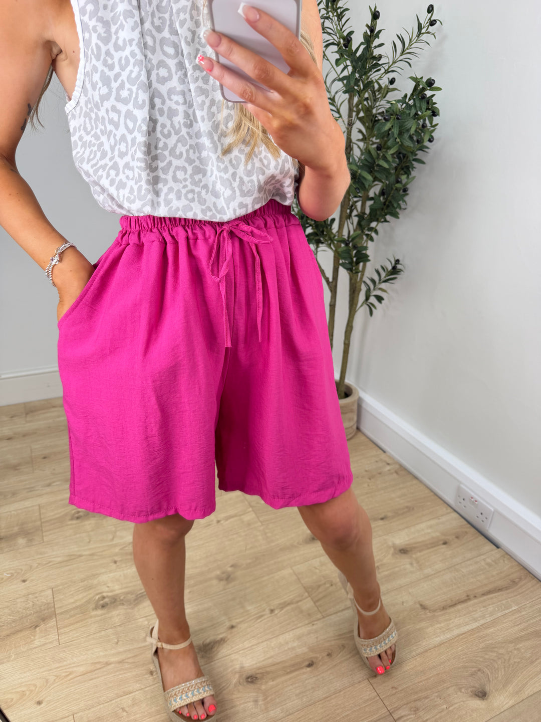 Mia Shorts - Magenta
